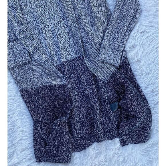 Tommy Hilfiger SZ L Woman’s Navy Blue 2 Toned Color Cardigan Sweater - Picture 8 of 13